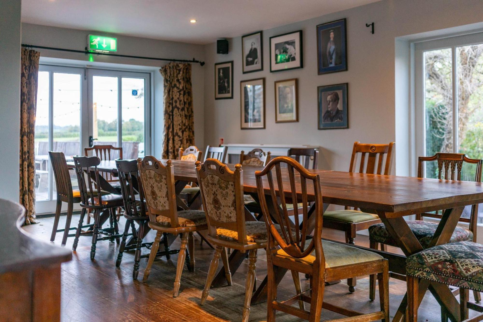 The Anchor Inn Lower Froyle Exteriör bild