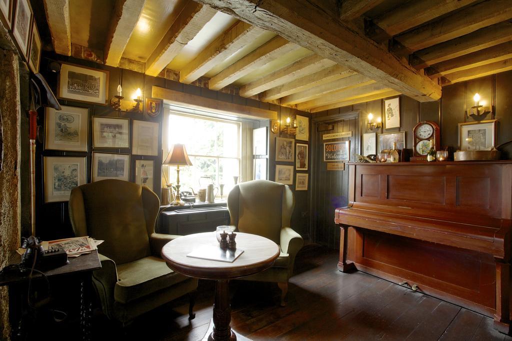 The Anchor Inn Lower Froyle Exteriör bild